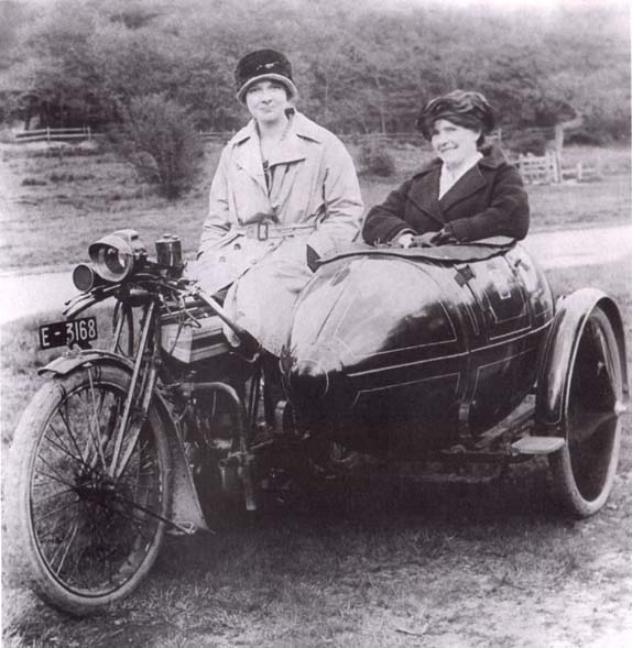 Dvě holky na moto